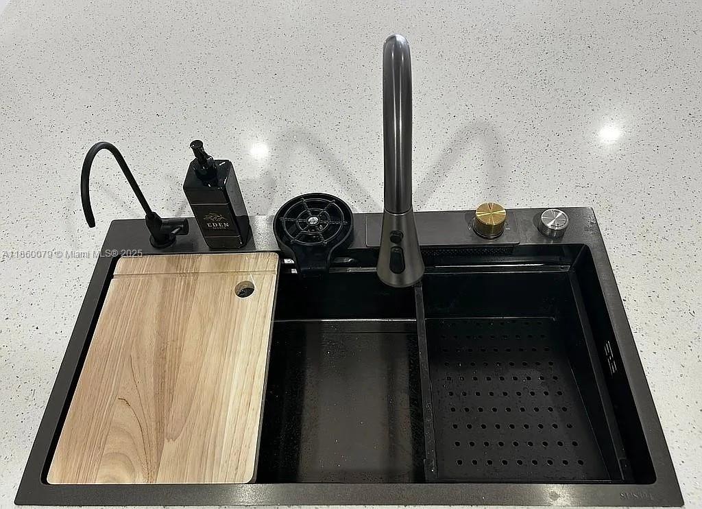 WESTLAND CONDO - Residential