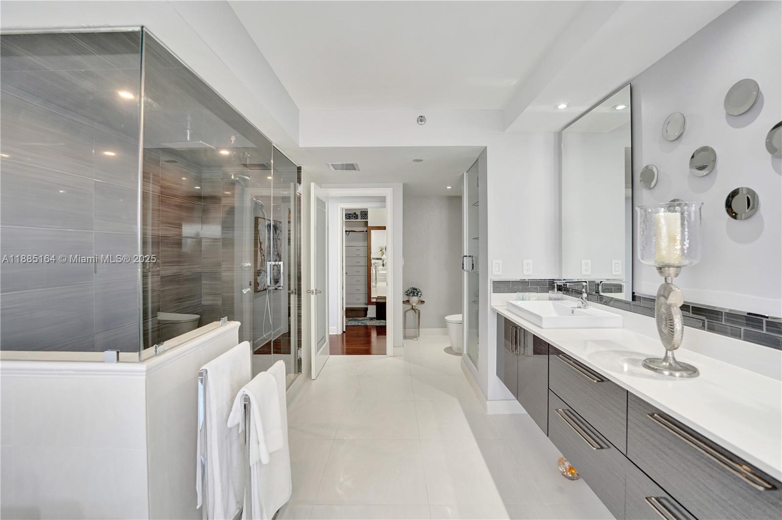 THE LANDMARK - Residential