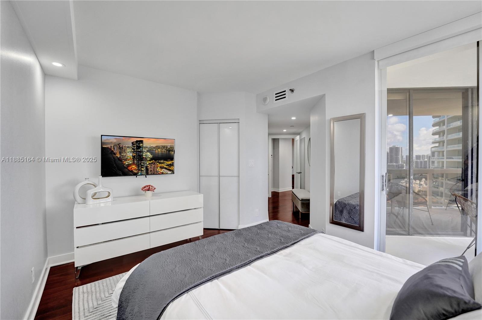 THE LANDMARK - Residential