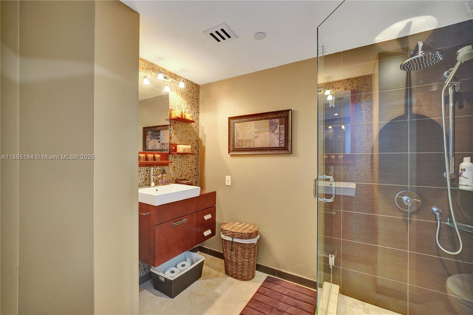 THE LANDMARK - Residential