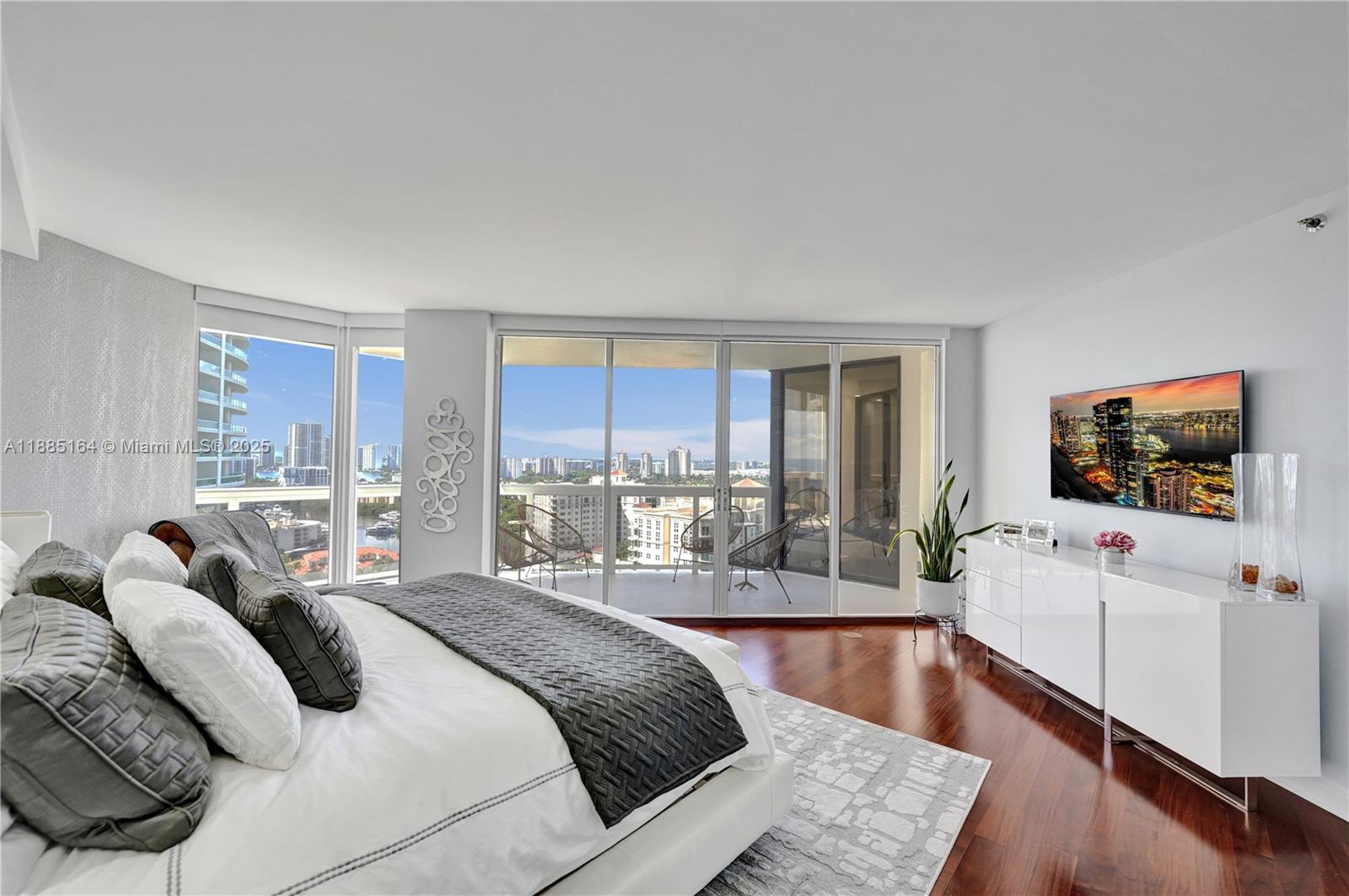 THE LANDMARK - Residential