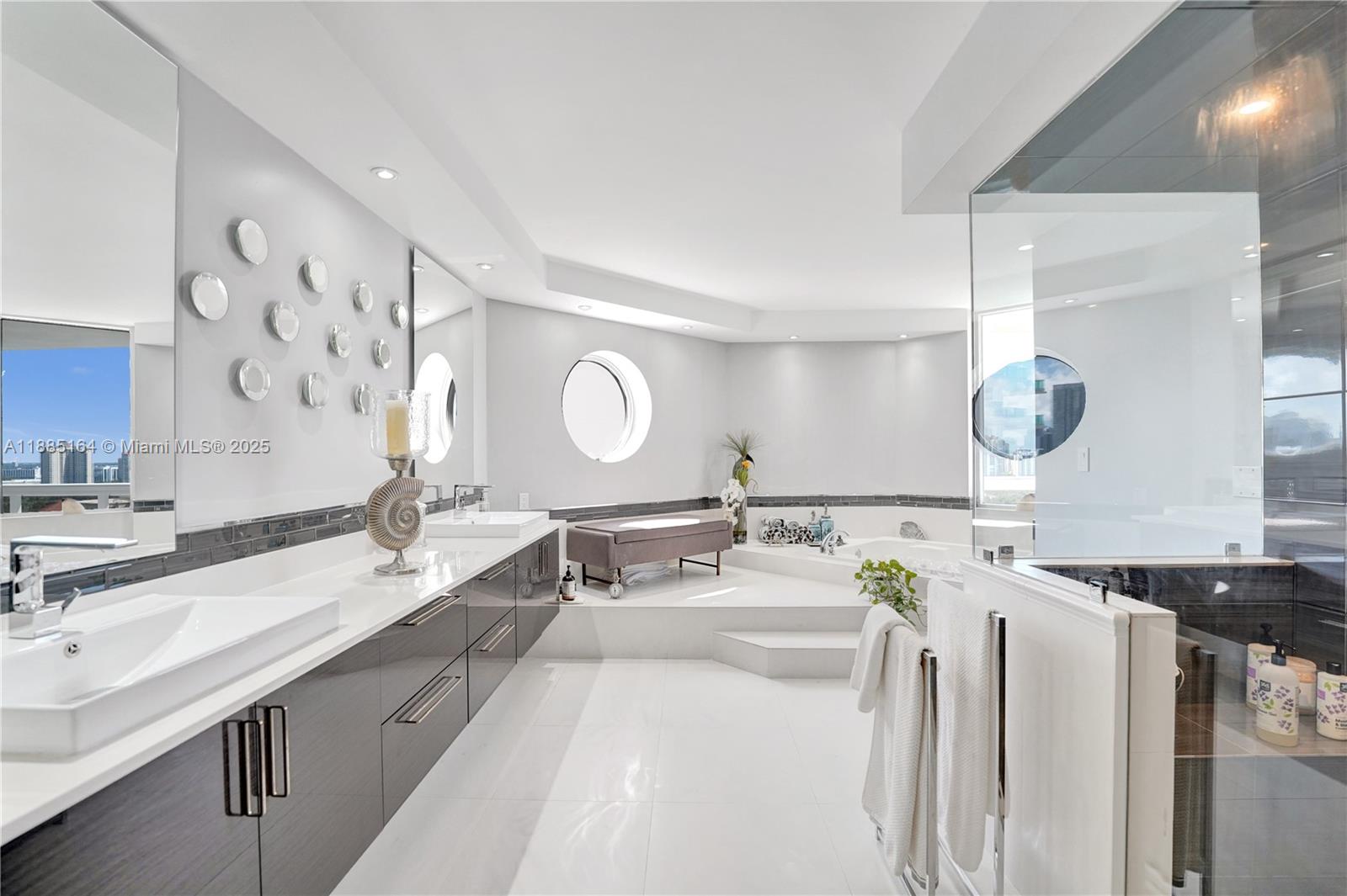 THE LANDMARK - Residential