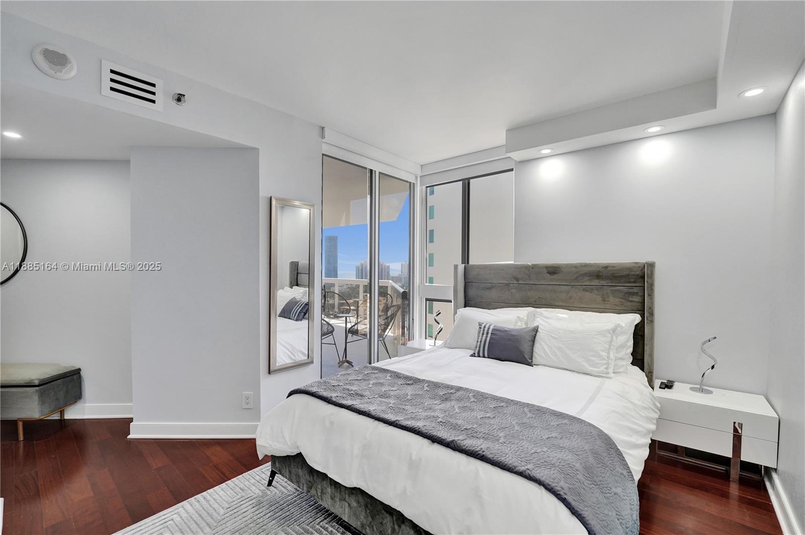 THE LANDMARK - Residential