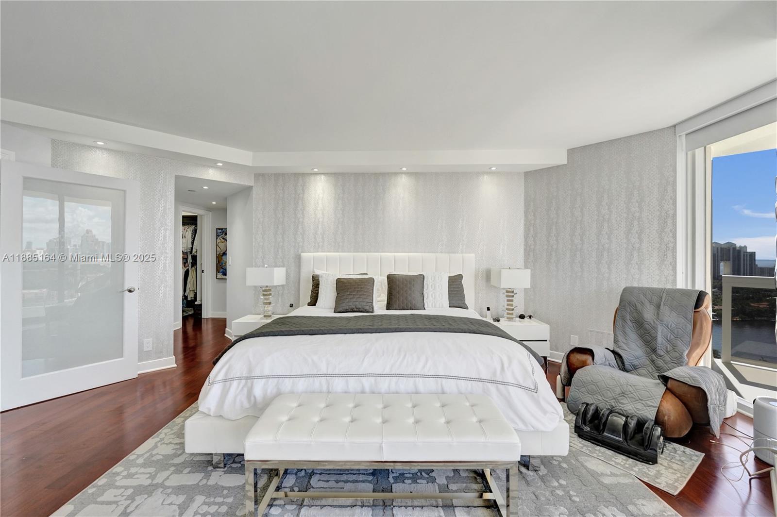 THE LANDMARK - Residential