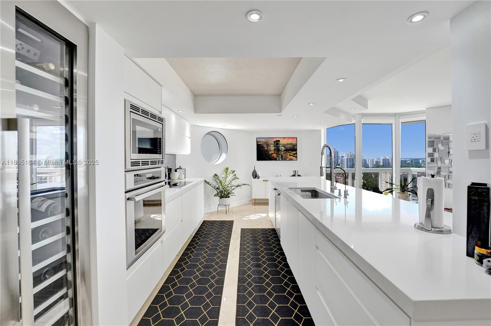 20185 E Country Club Dr 2304