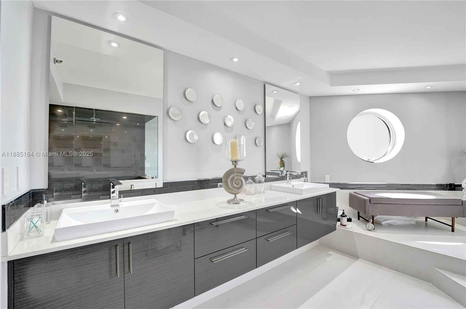 THE LANDMARK - Residential