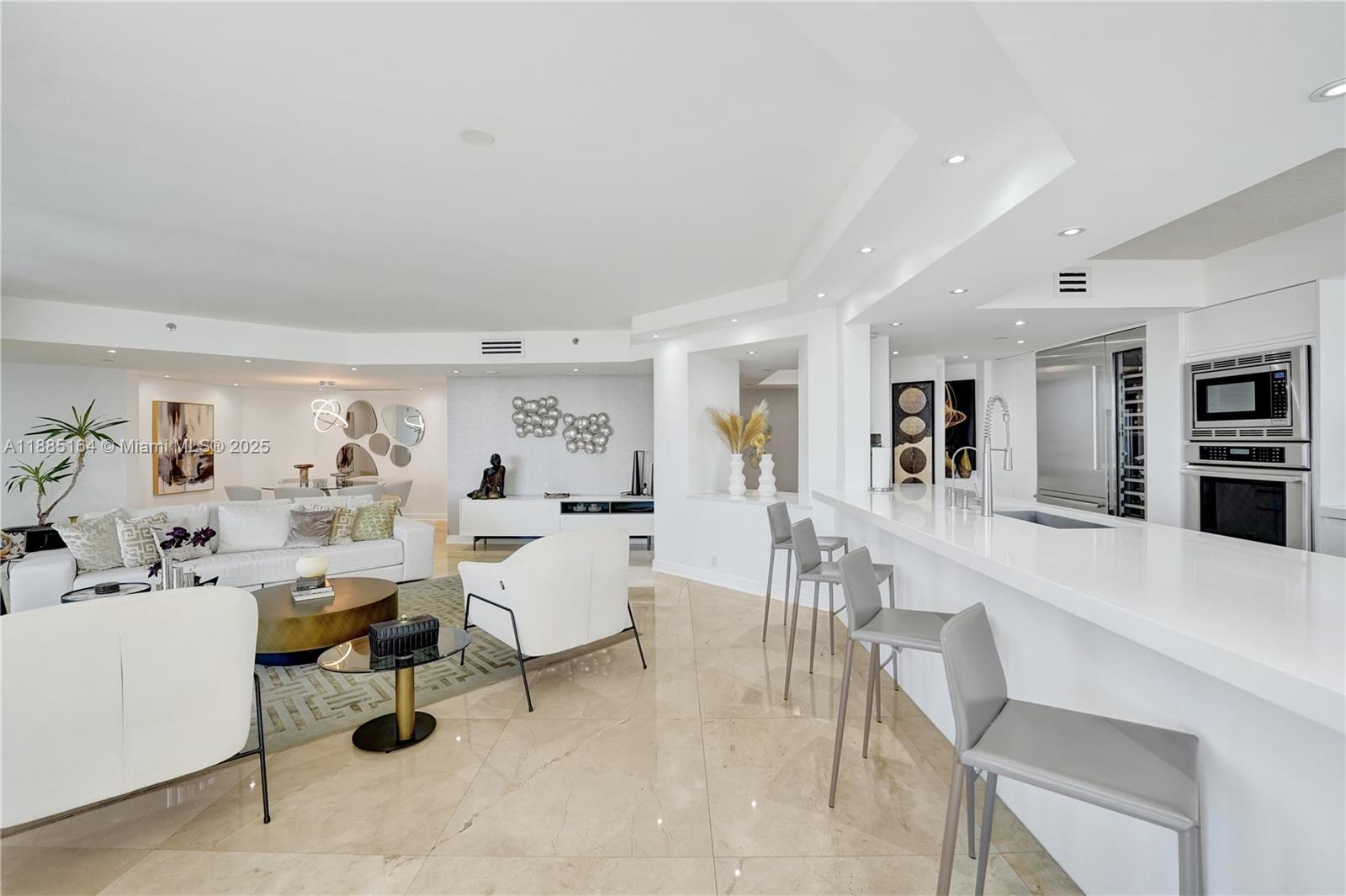 20185 E Country Club Dr 2304