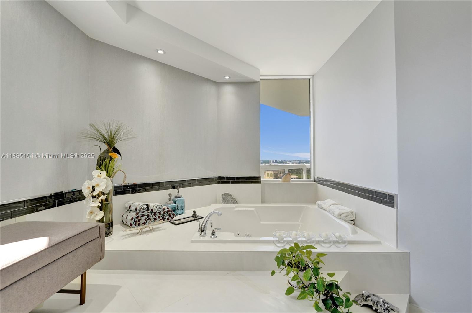 THE LANDMARK - Residential