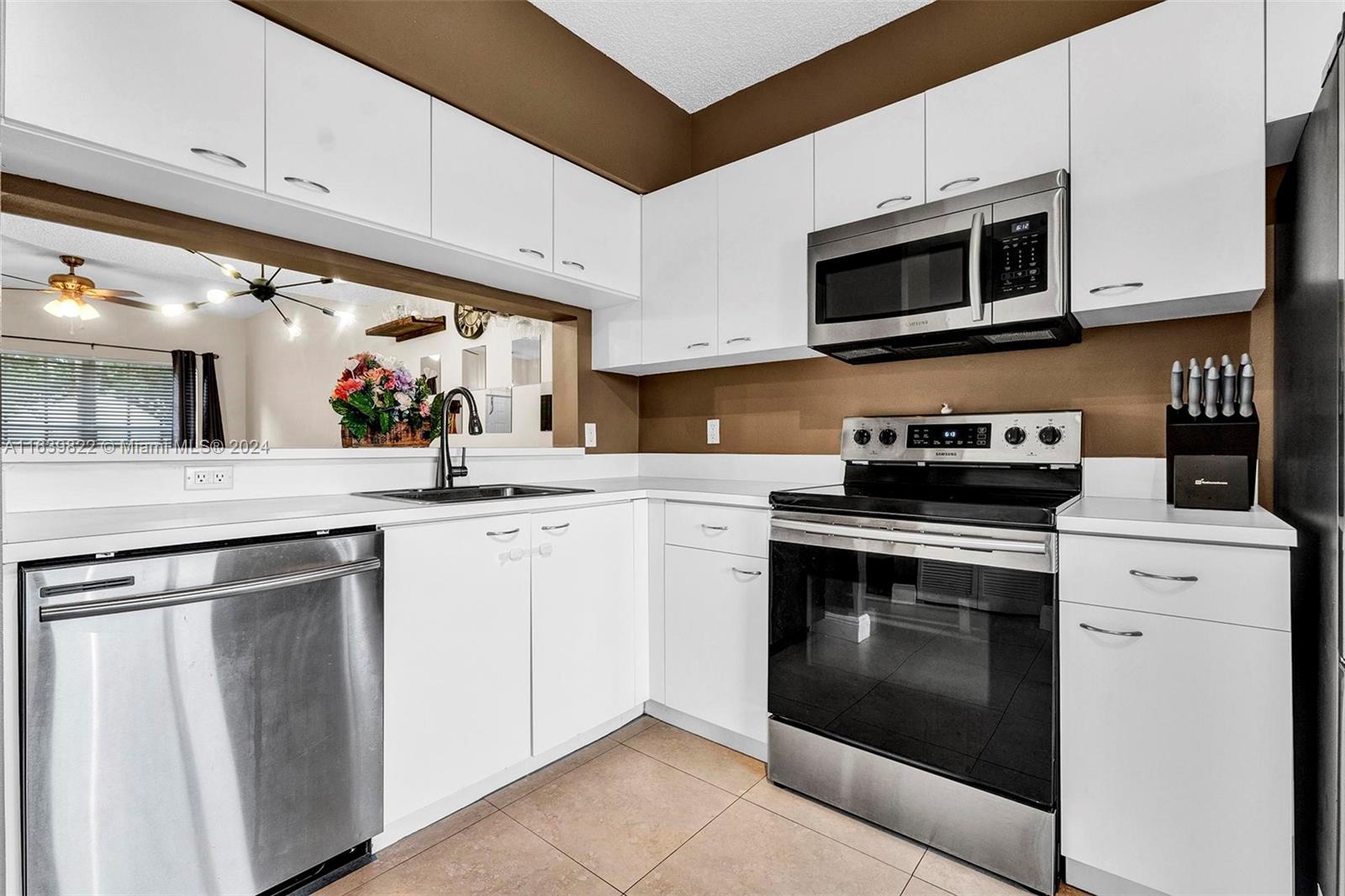 BANYAN OAKRIDGE COMMERCIA - Residential
