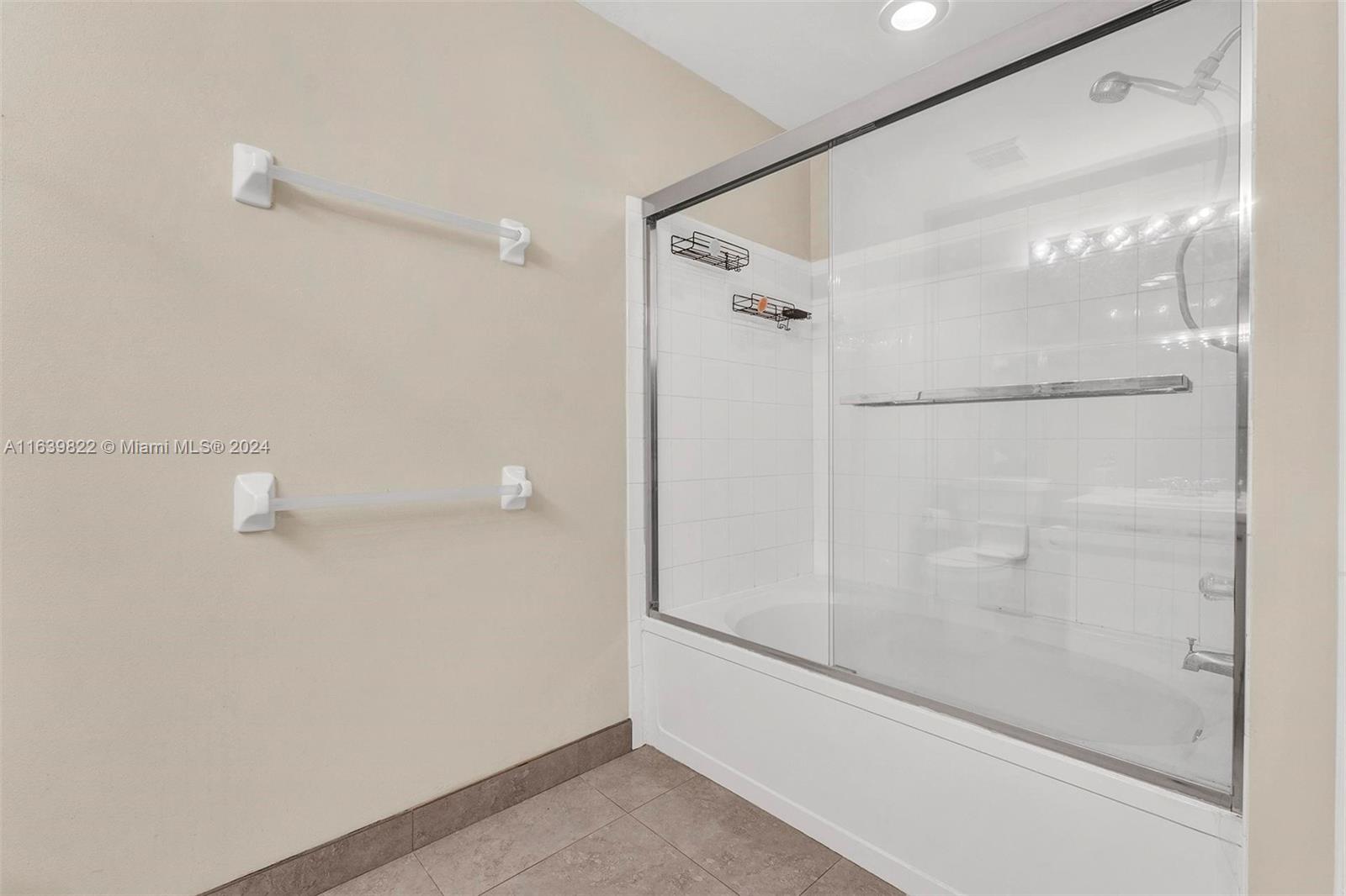BANYAN OAKRIDGE COMMERCIA - Residential