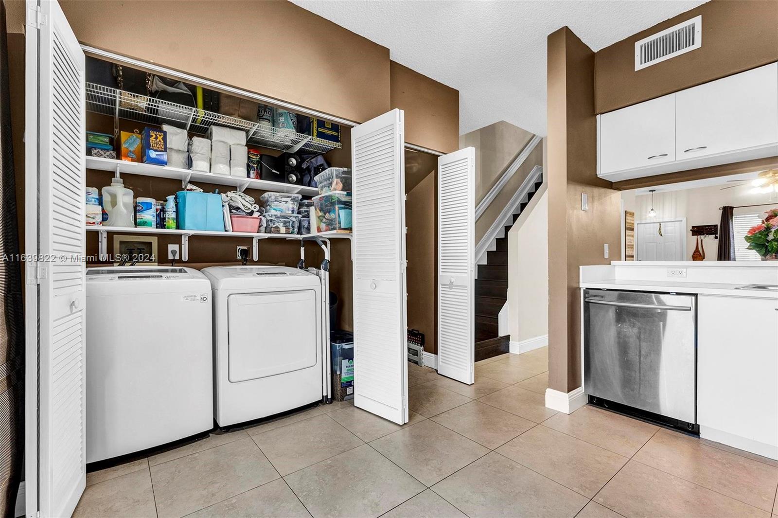 BANYAN OAKRIDGE COMMERCIA - Residential