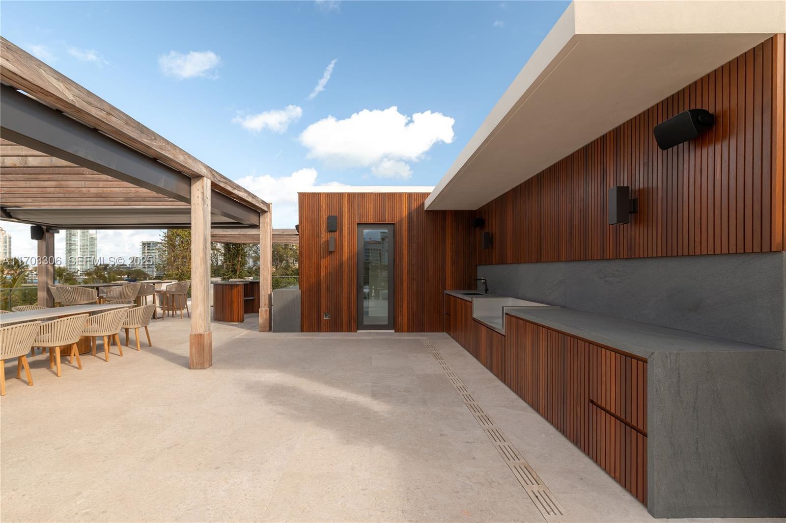 LINDISFARNE ON FISHER ISL - Residential