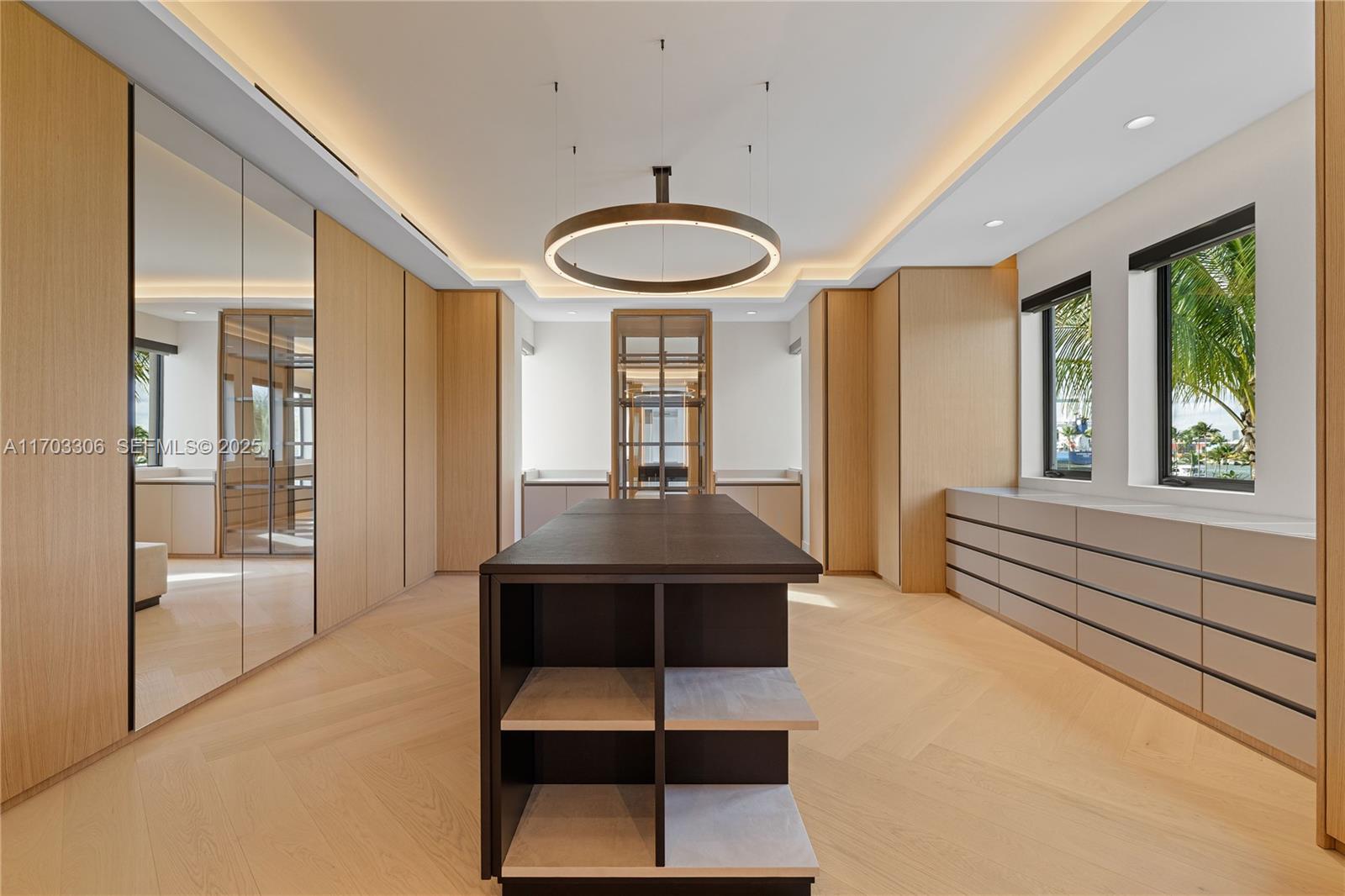 LINDISFARNE ON FISHER ISL - Residential