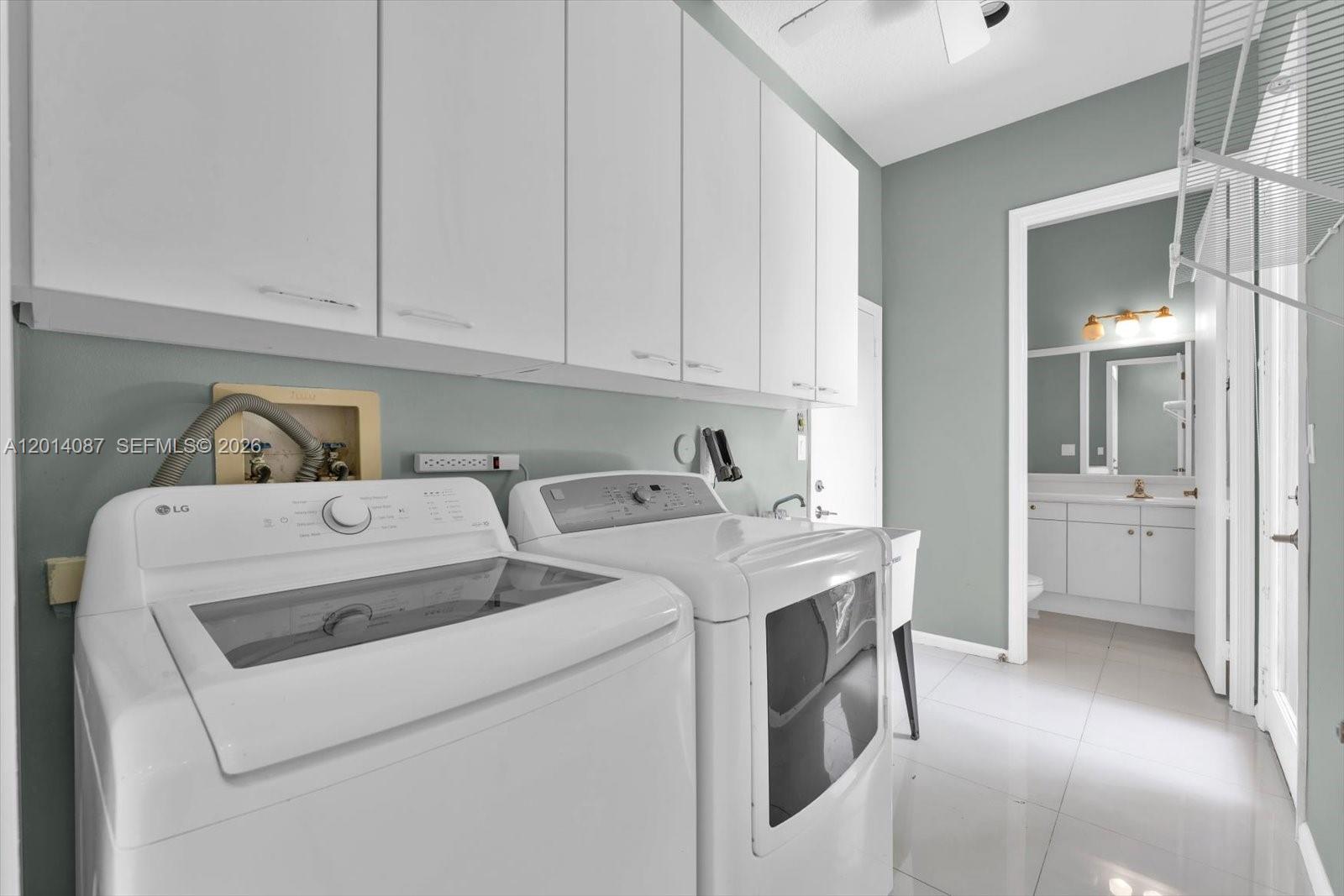 ISLAND WAY - Residential