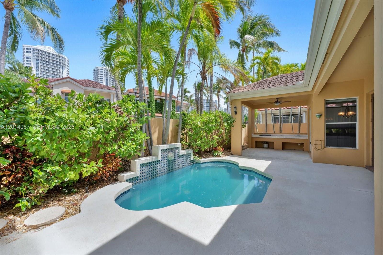 ISLAND WAY - Residential