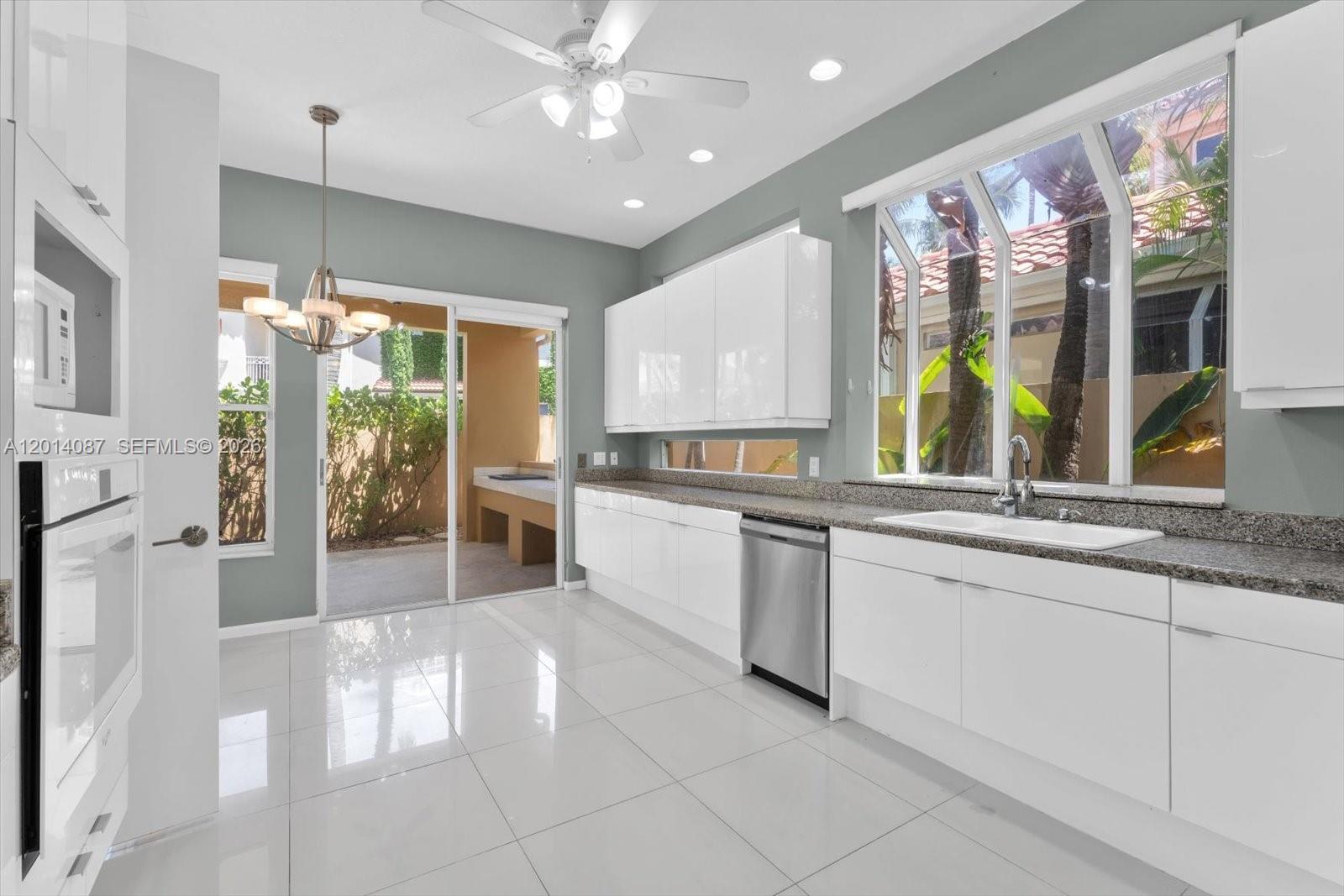 ISLAND WAY - Residential