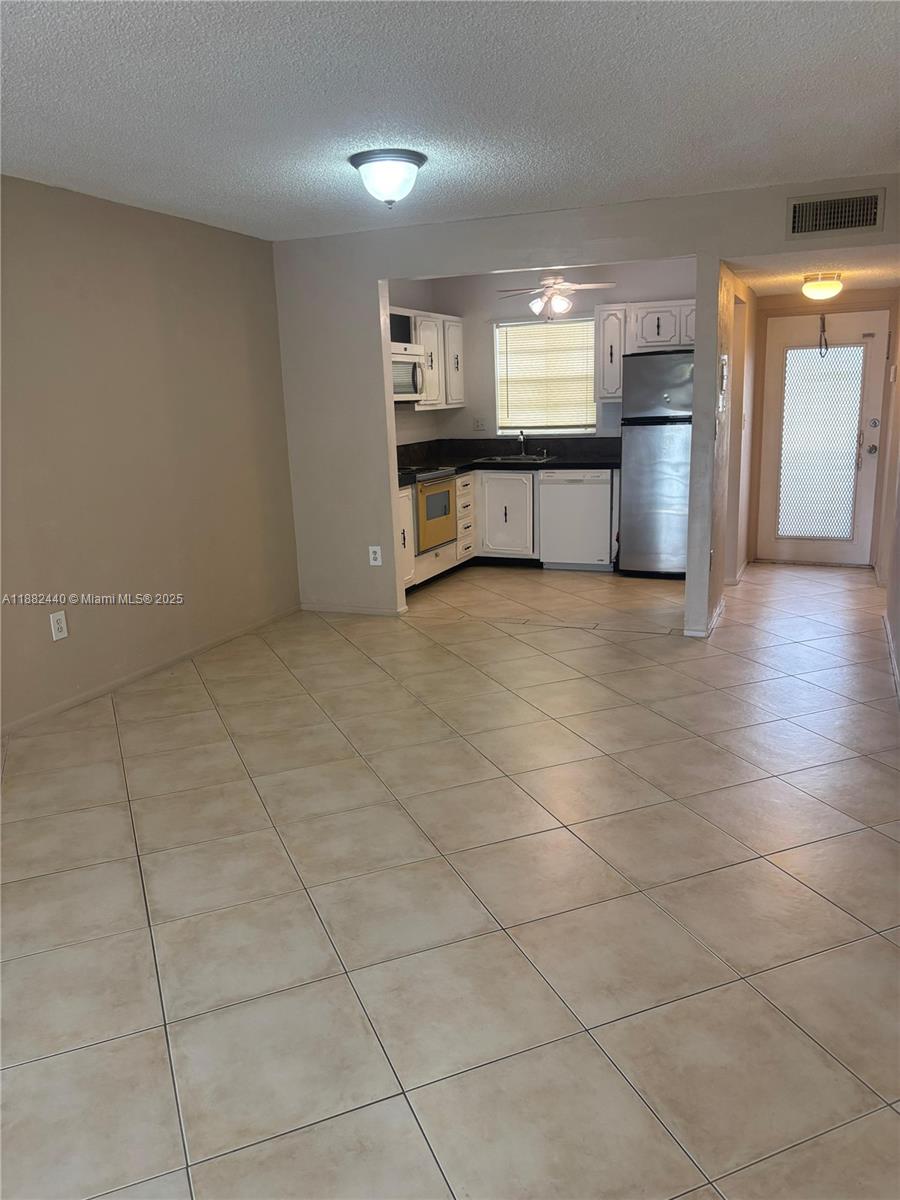 QUAIL RUN OF SUNRISE - Residential Lease