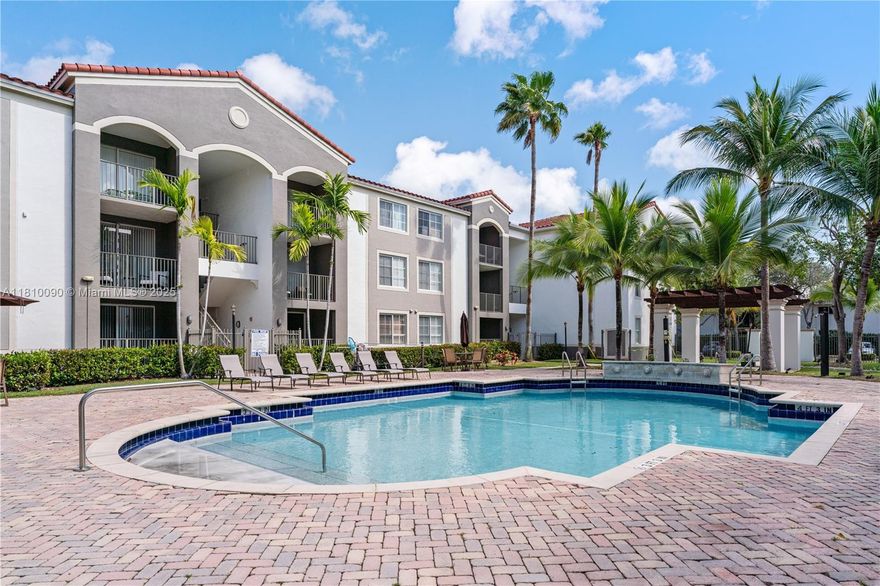 Garden-style 2/2 unit at Gables Court Condominium in South Miami. Spacious layout, washer/dryer, private balcony/patio. Ample storage, natural light.