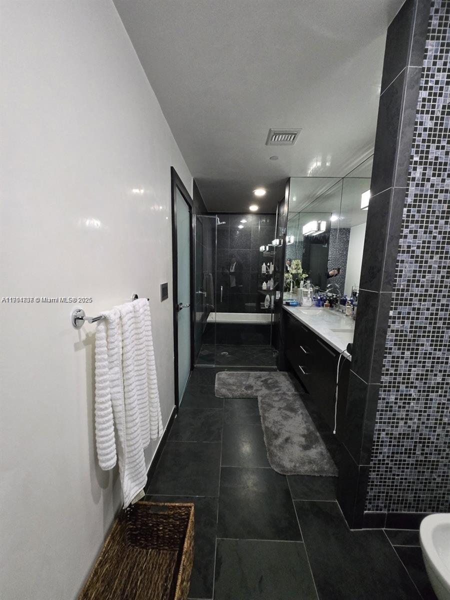 900 BISCAYNE BAY CONDO - Residential