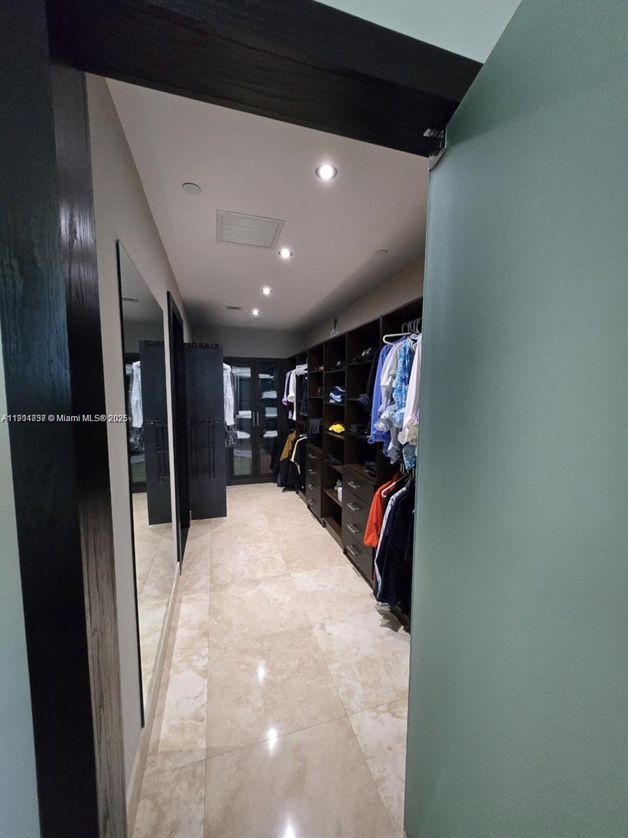 900 BISCAYNE BAY CONDO - Residential