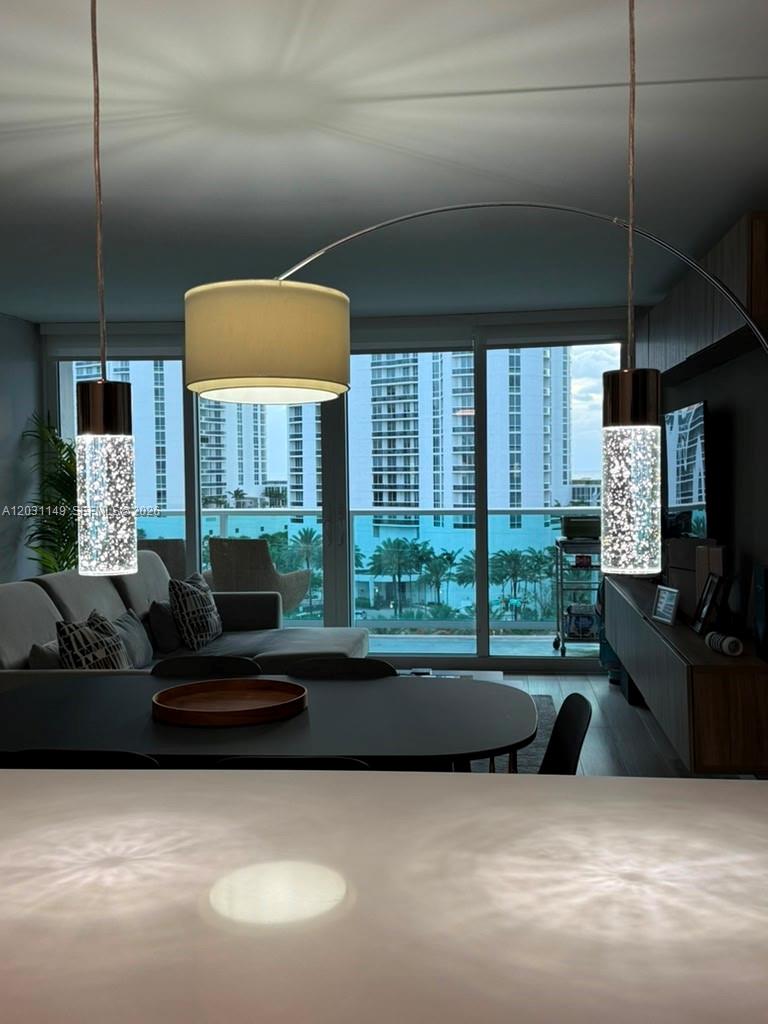 100 Bayview Dr 912