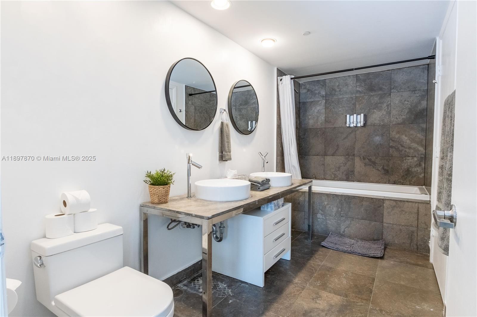 ICON BRICKELL CONDO NO 3 - Residential Lease