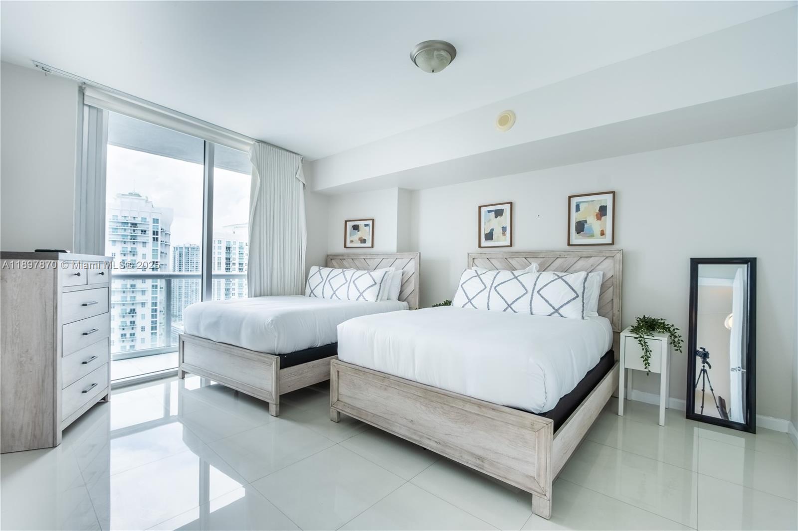 ICON BRICKELL CONDO NO 3 - Residential Lease