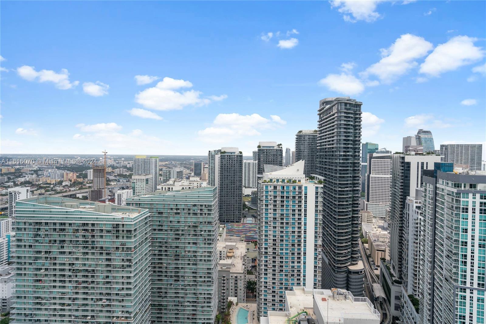 SLS BRICKELL - Residential