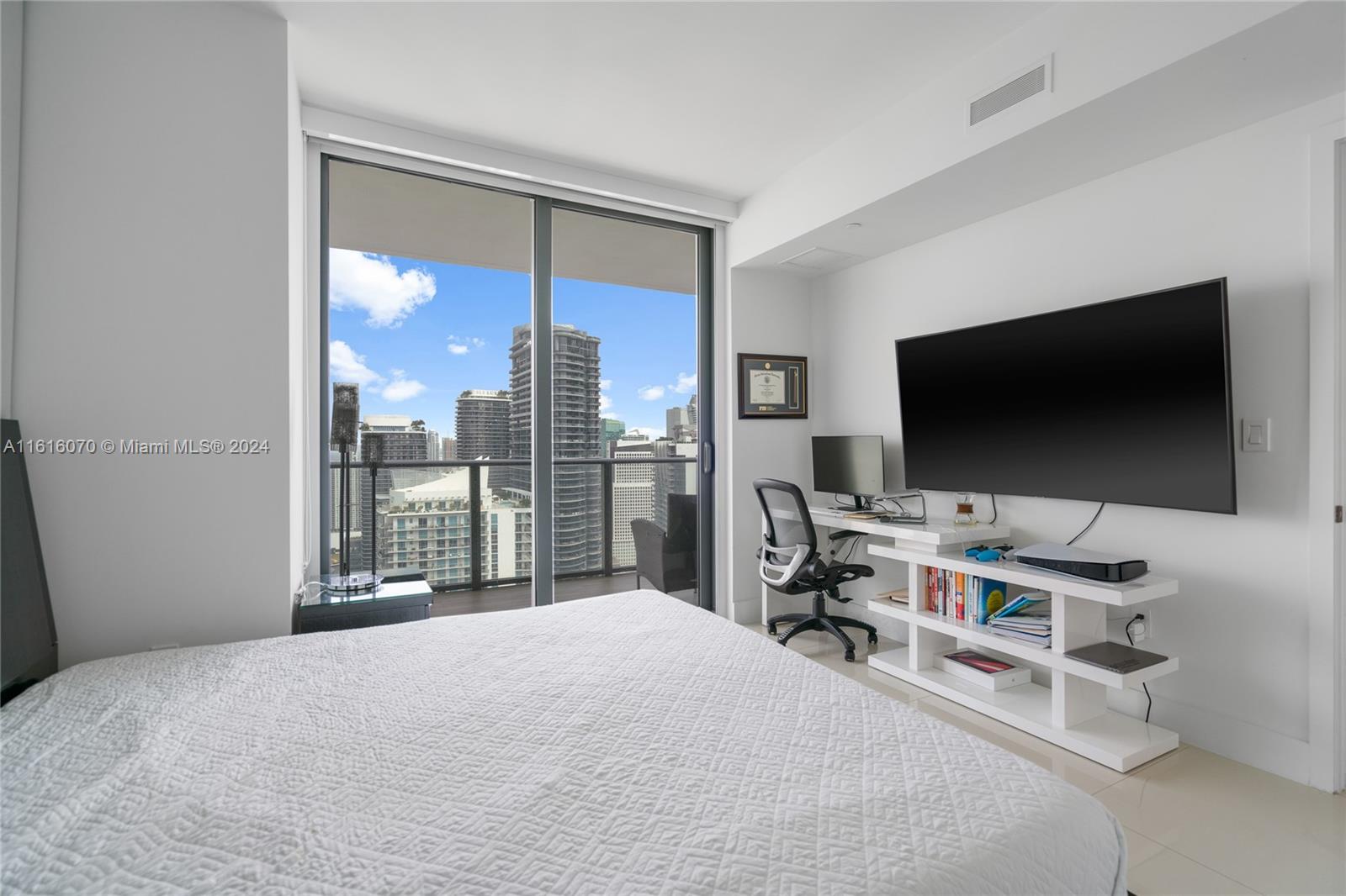 SLS BRICKELL - Residential