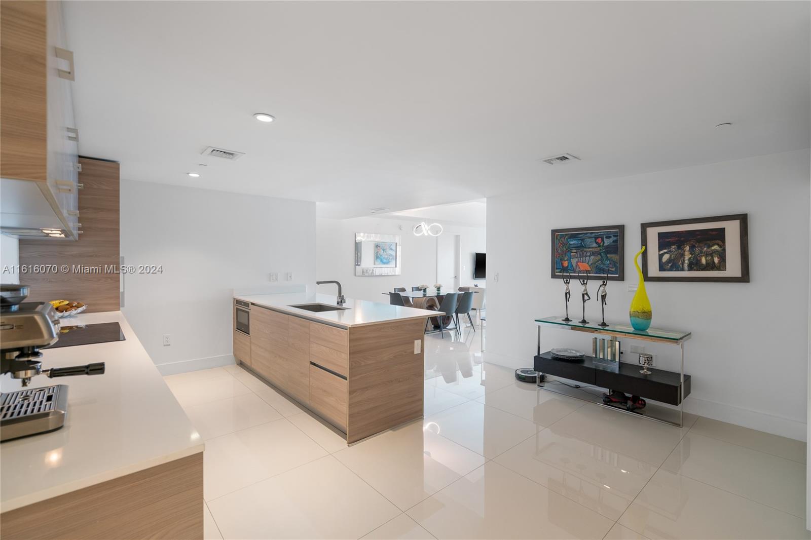 SLS BRICKELL - Residential