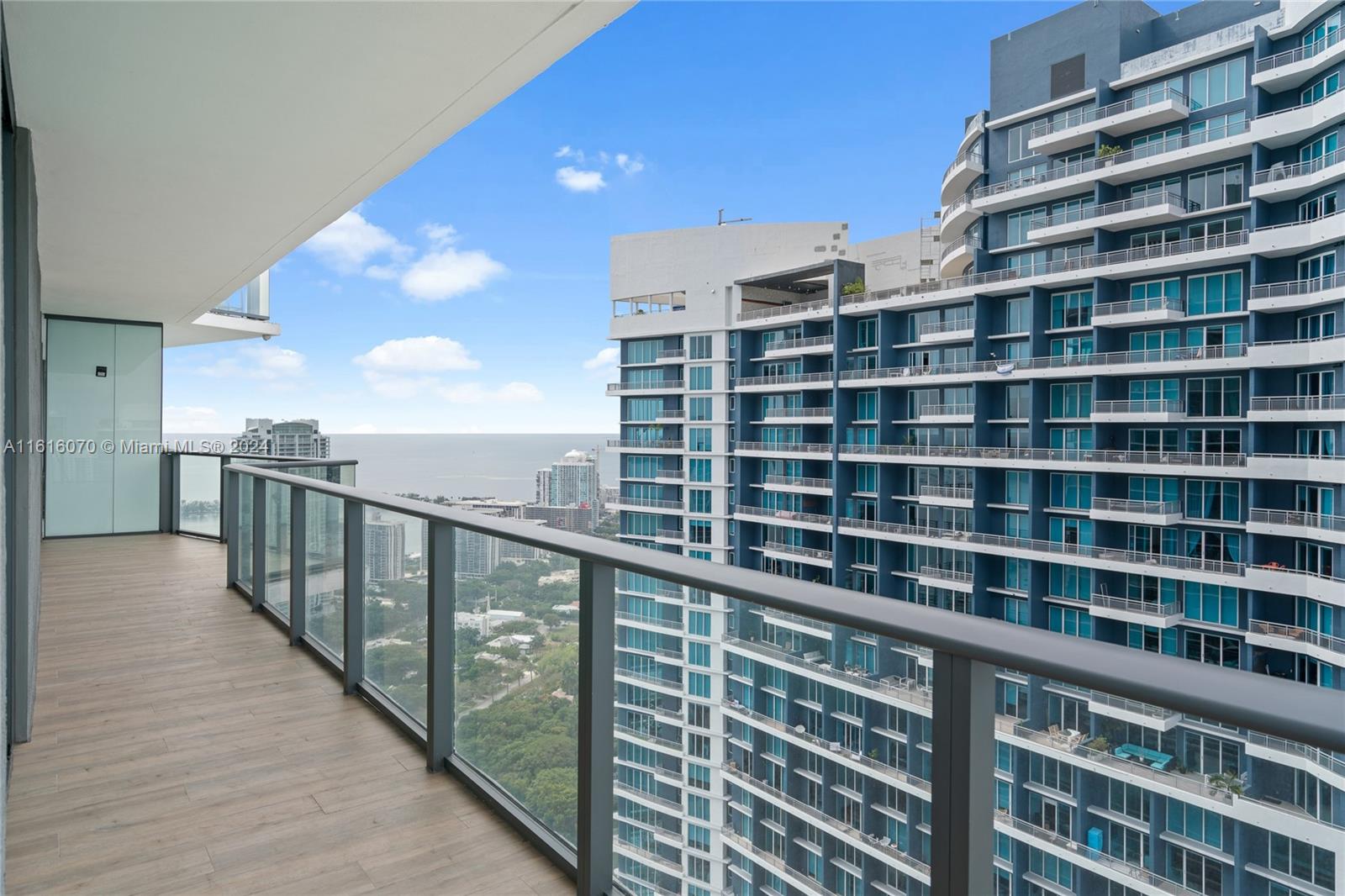 SLS BRICKELL - Residential