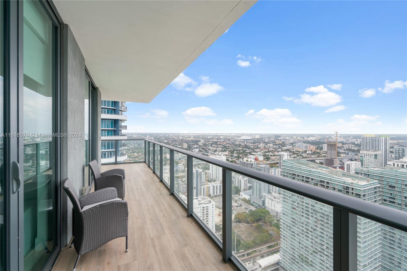 SLS BRICKELL - Residential