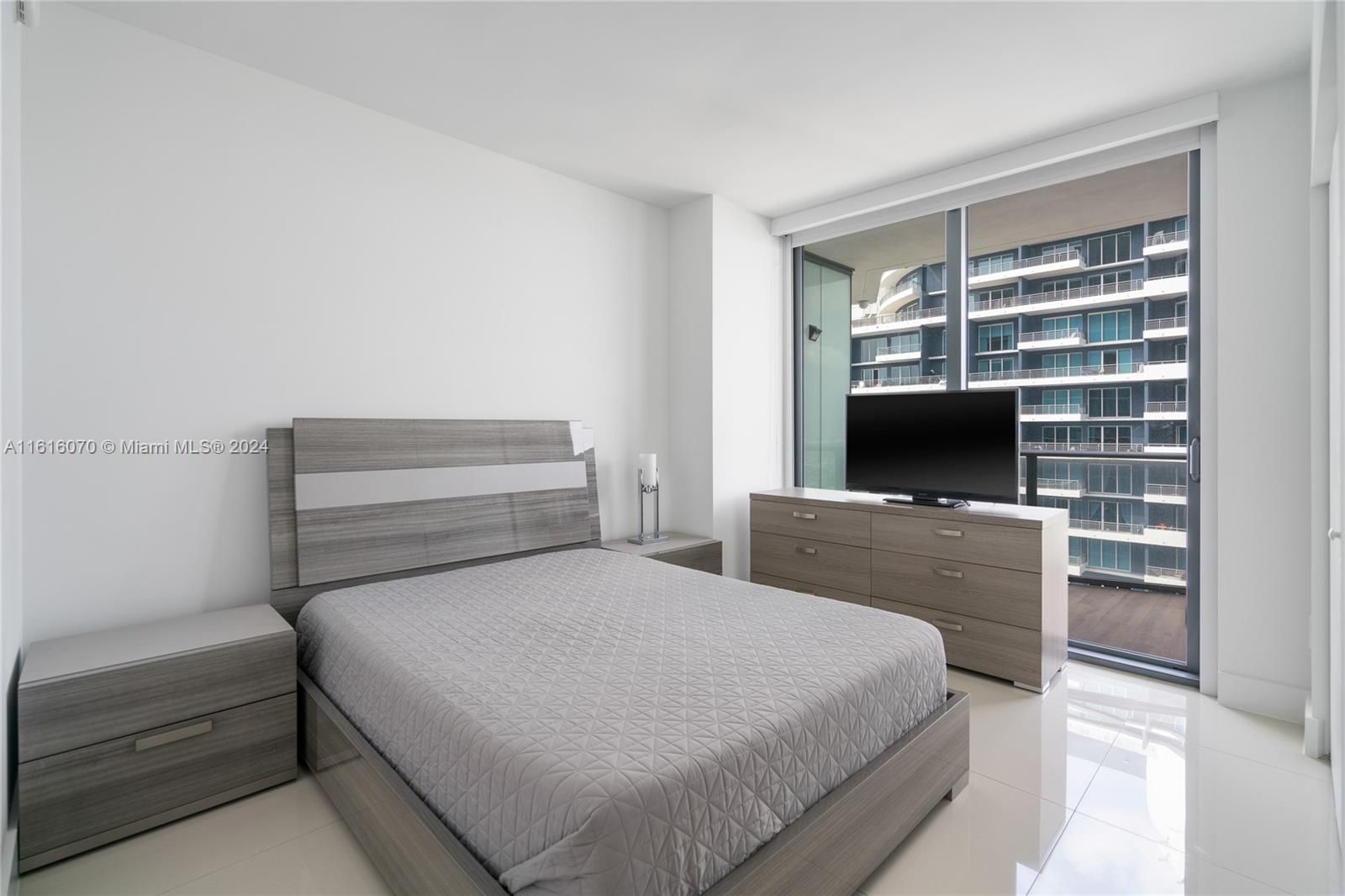 SLS BRICKELL - Residential