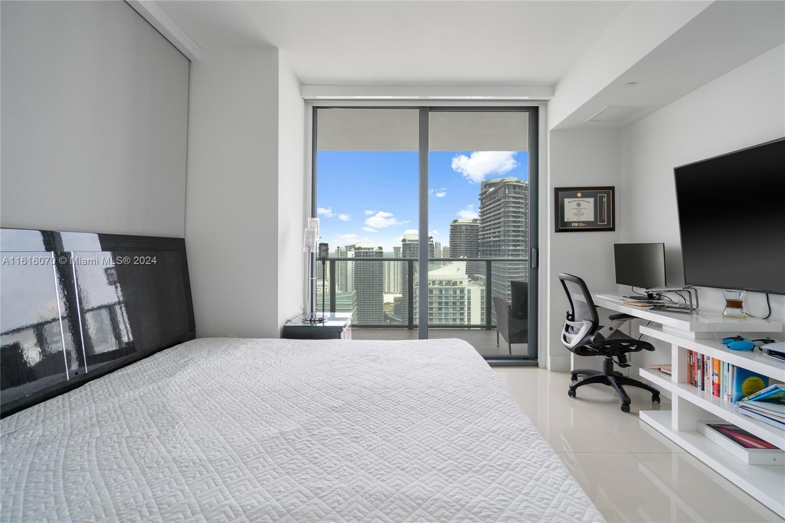 SLS BRICKELL - Residential