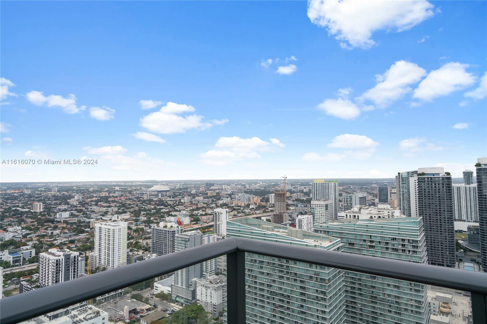 SLS BRICKELL - Residential