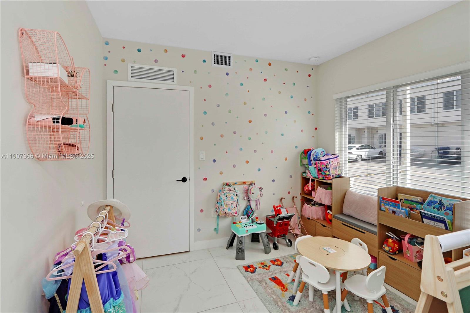 PARADISE ONE - Residential