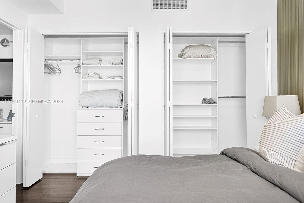 MINT CONDO - Residential