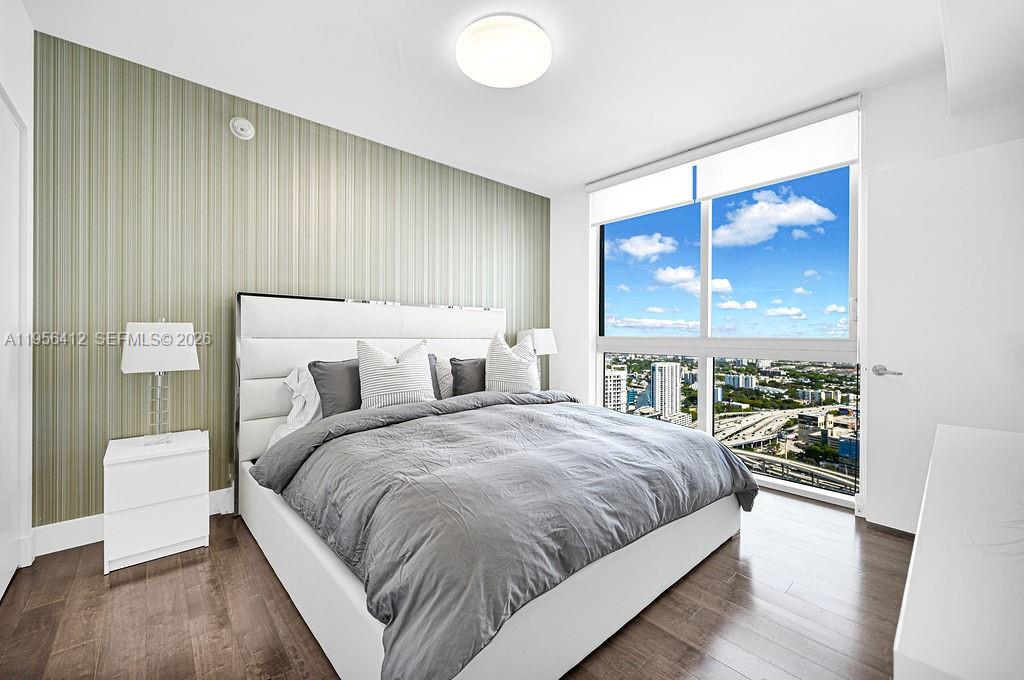 MINT CONDO - Residential