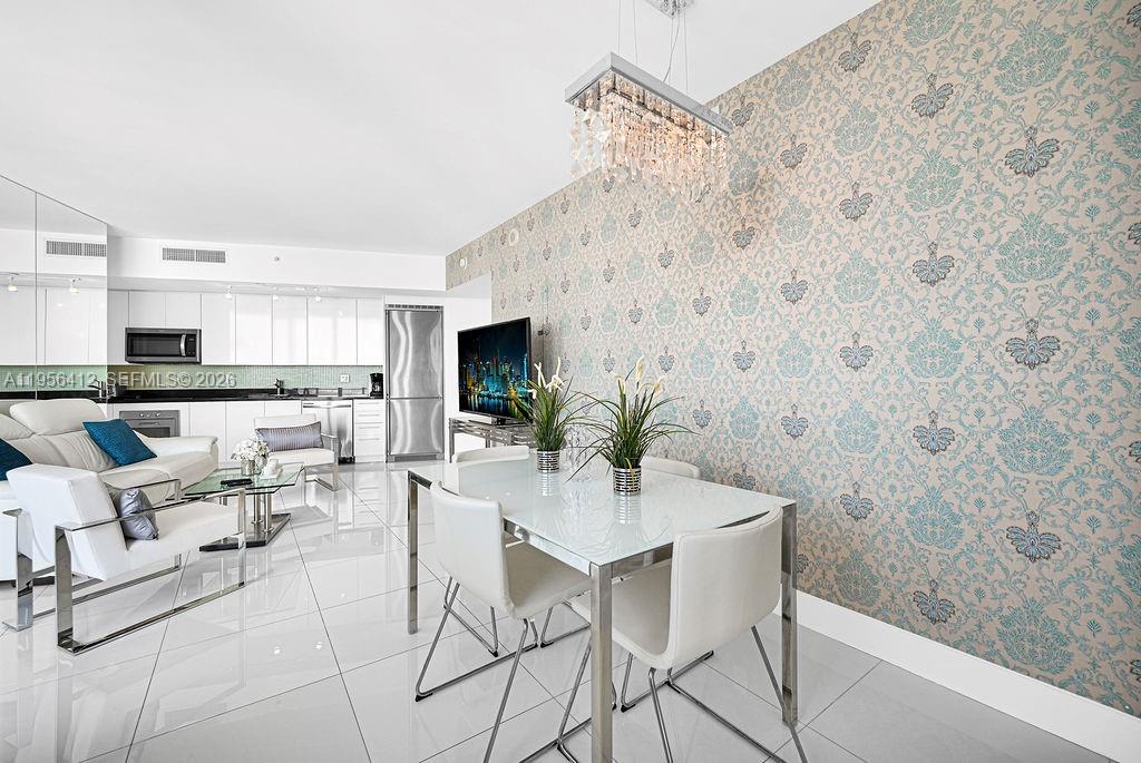 MINT CONDO - Residential