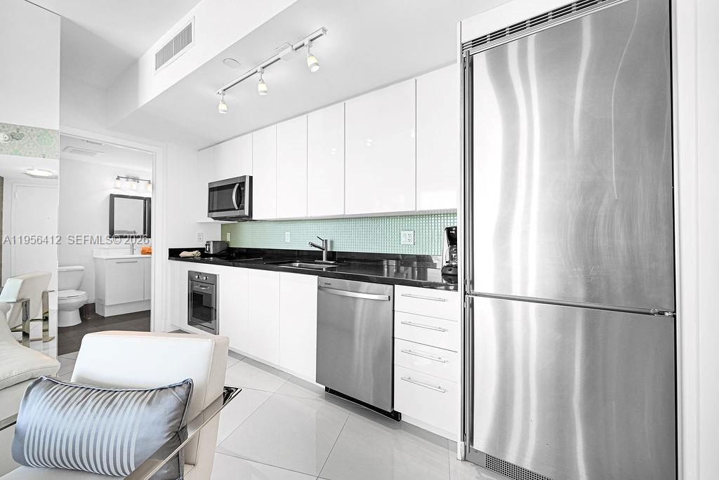 MINT CONDO - Residential