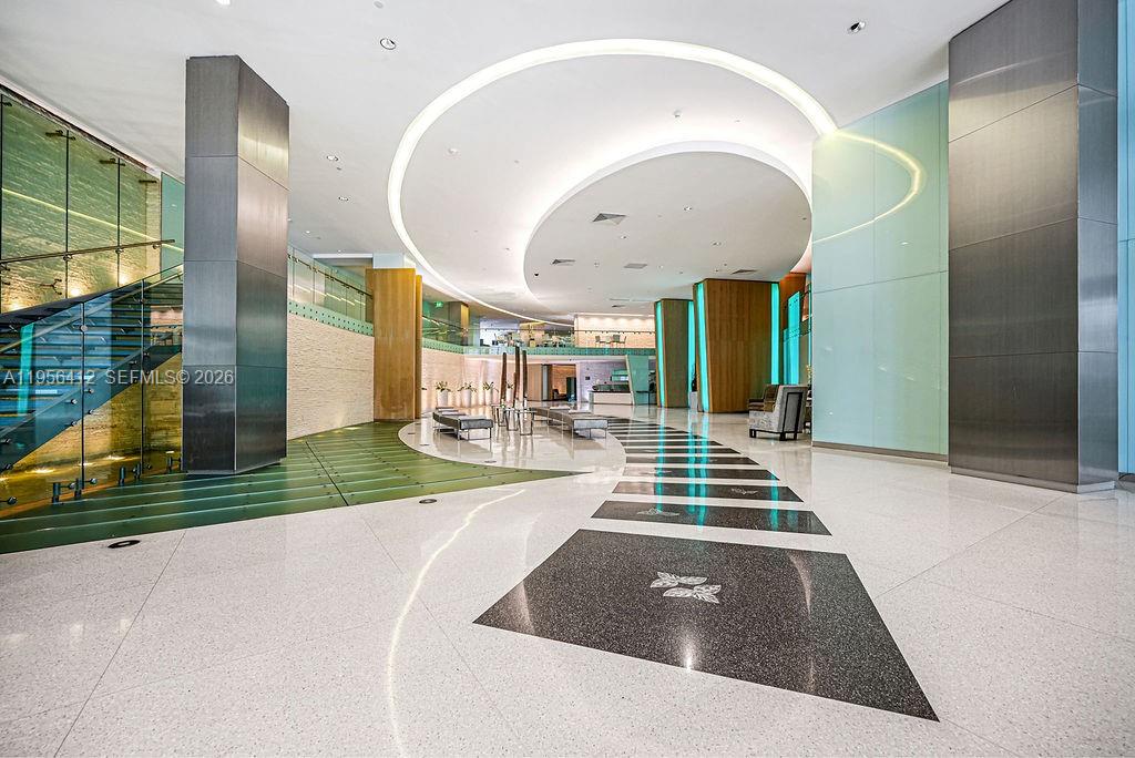 MINT CONDO - Residential