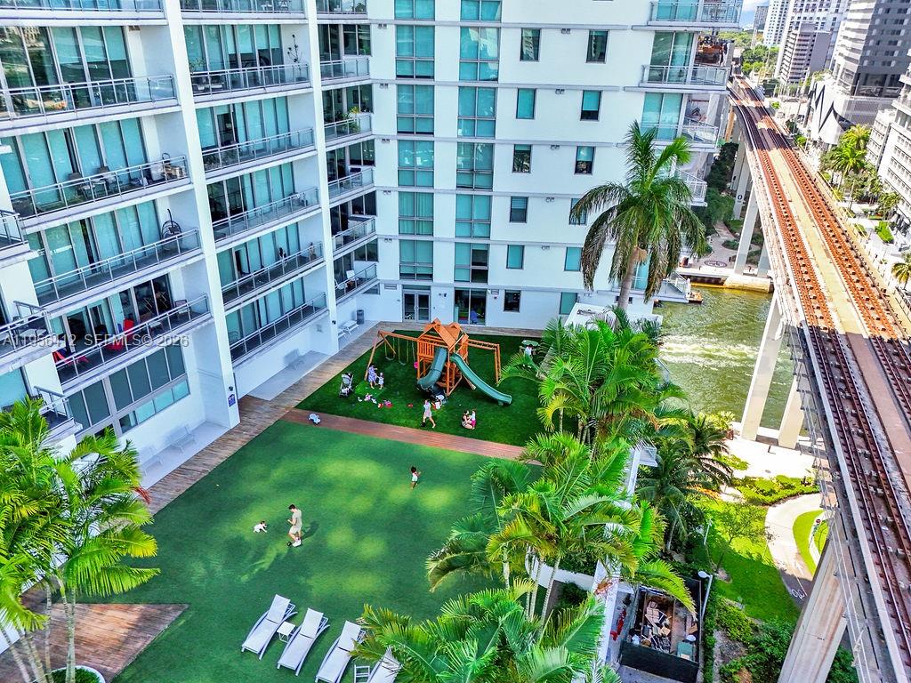 MINT CONDO - Residential