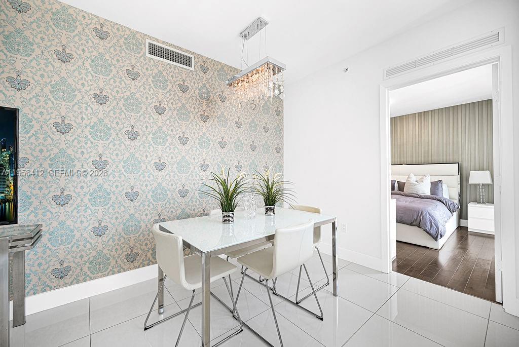 MINT CONDO - Residential