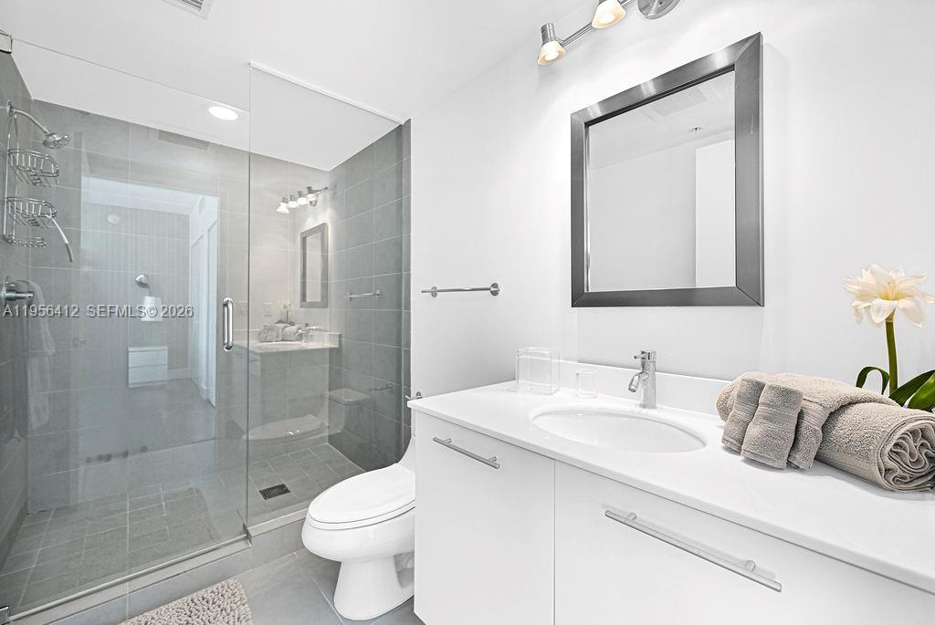 MINT CONDO - Residential