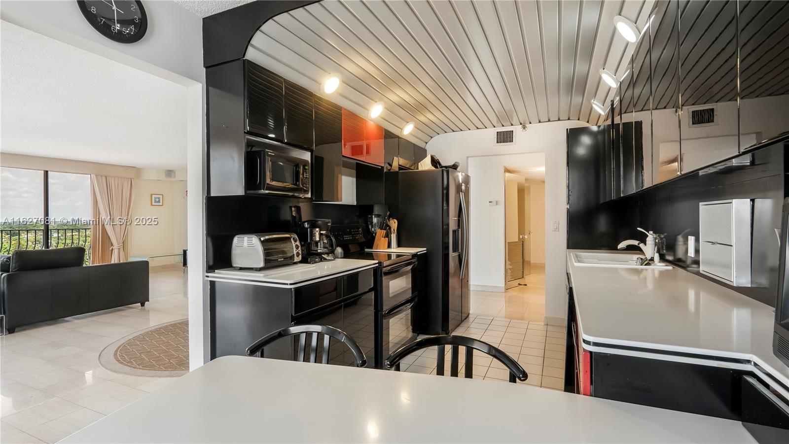 8877 Collins Ave 1107
