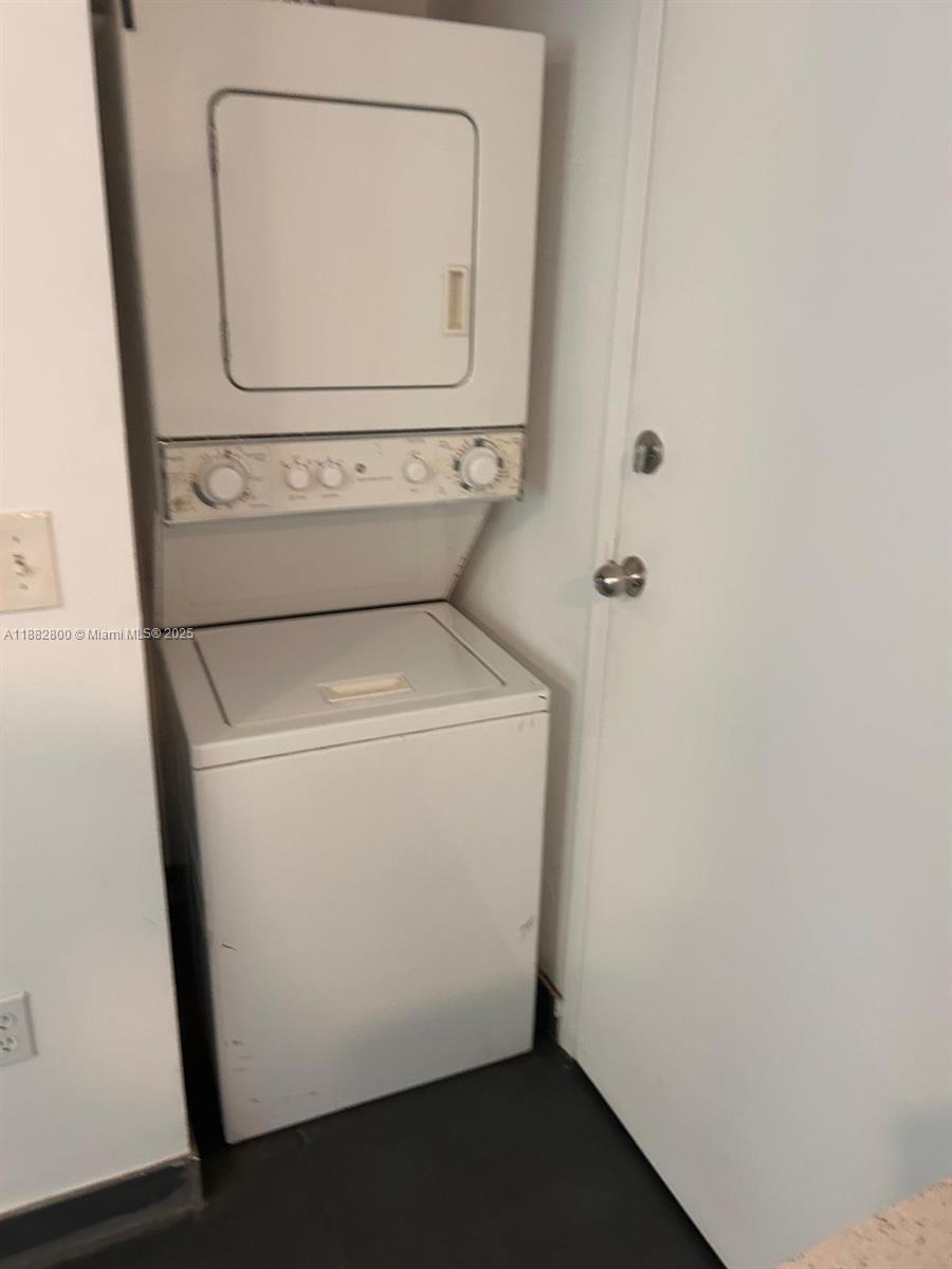THE EVELYN CONDO - Residential Lease