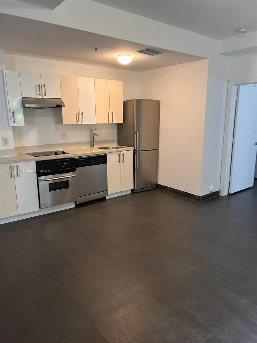 THE EVELYN CONDO - Residential Lease