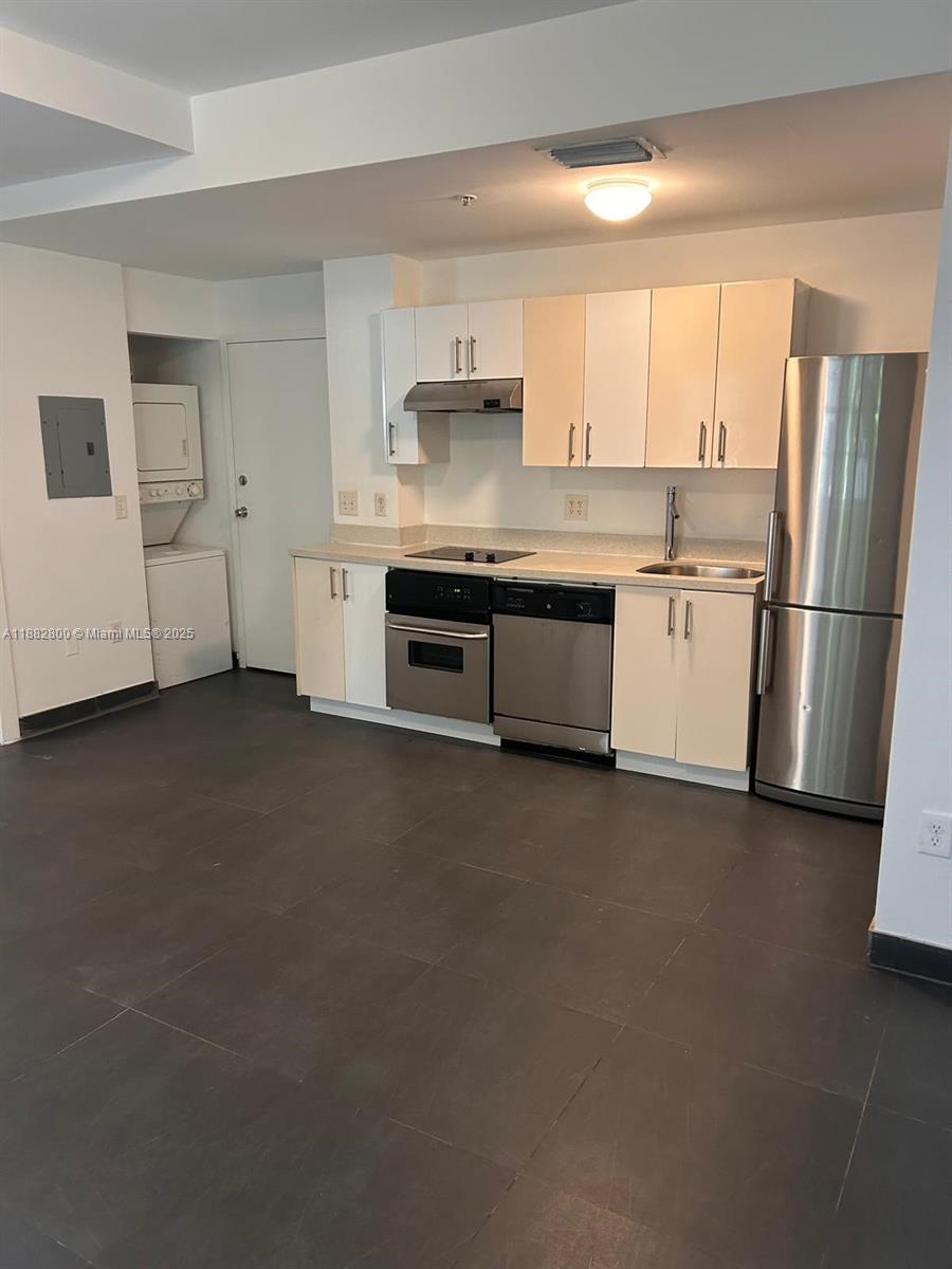 THE EVELYN CONDO - Residential Lease