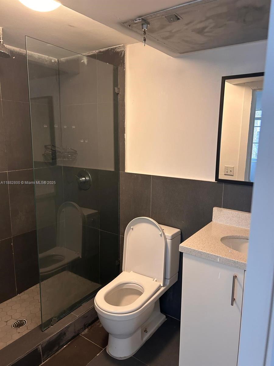 THE EVELYN CONDO - Residential Lease