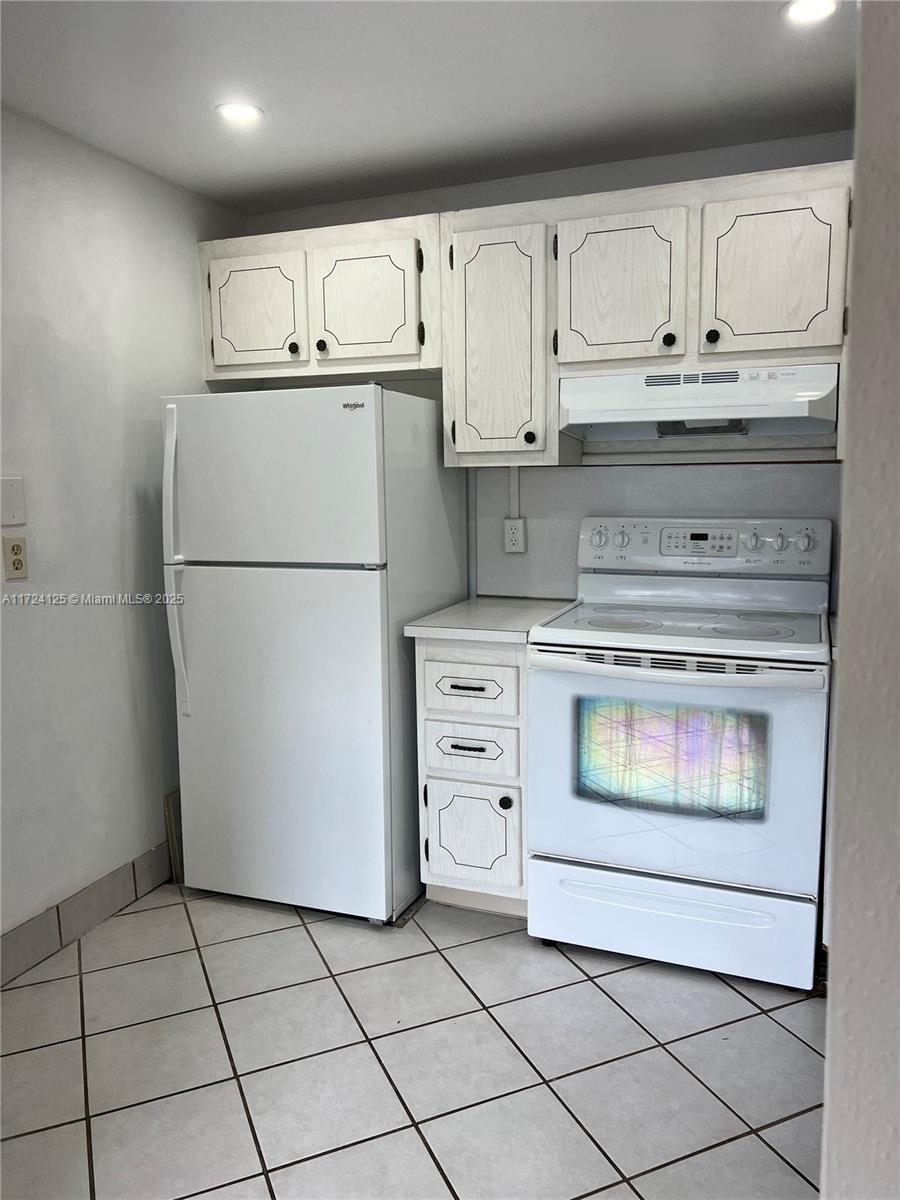 KINGS POINT BRITTANY COND - Residential